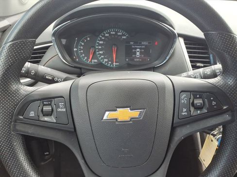 Used 2021 Chevrolet Trax LT image 10