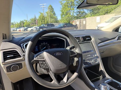 Certified 2020 Ford Fusion SE FWD image 18