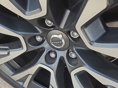 Used 2021 Volvo XC90 T6 Momentum image 26