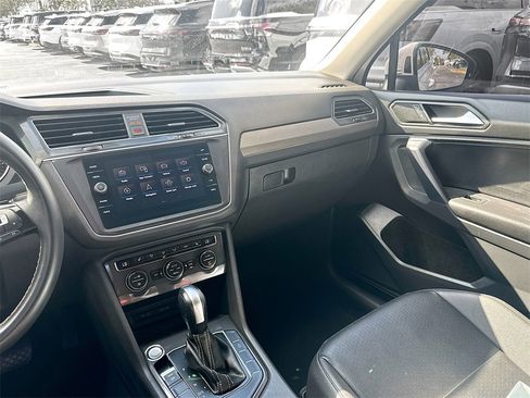 Used 2021 Volkswagen Tiguan SE image 23