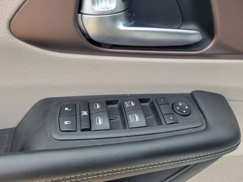 Used 2023 Chrysler Voyager LX FWD image 16