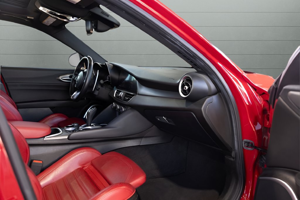 Used 2022 Alfa Romeo Giulia Veloce RWD image 73