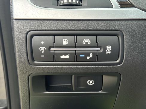 Used 2018 Genesis G80 3.8 RWD image 21