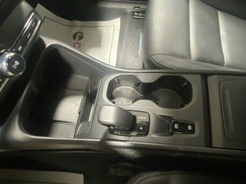 Certified 2025 Volvo XC40 B5 Core image 27