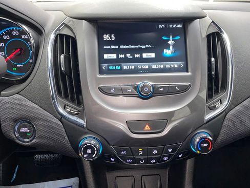 Used 2018 Chevrolet Cruze LT w/ Convenience Package image 22