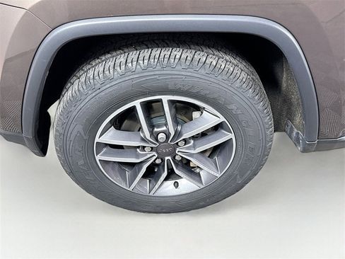 Used 2019 Jeep Grand Cherokee Limited image 24