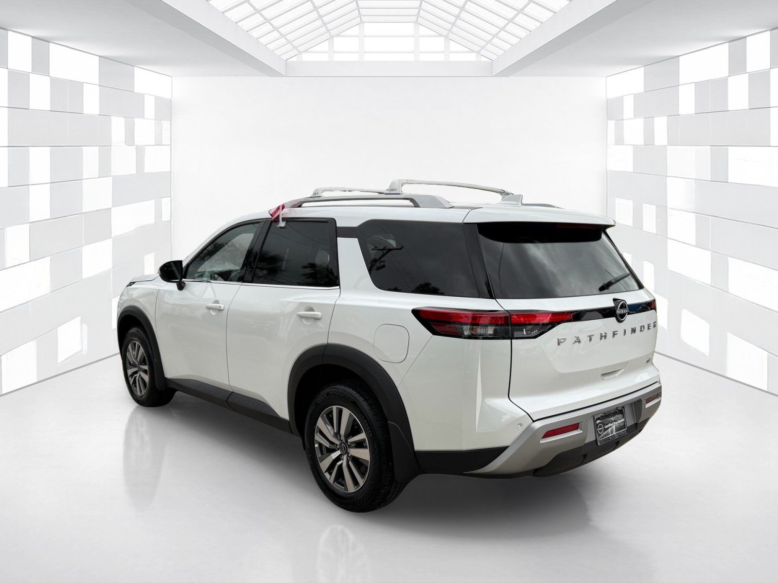 Used 2025 Nissan Pathfinder SL FWD image 5