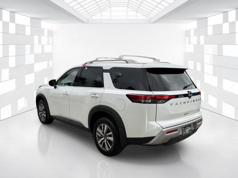 Used 2025 Nissan Pathfinder SL FWD image 5