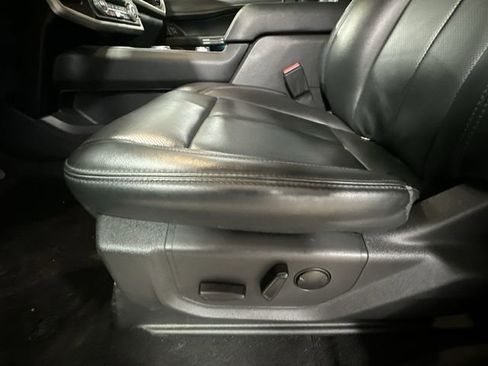 Used 2024 Ford Expedition XLT image 18