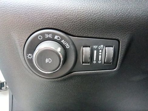 Used 2024 Jeep Compass Latitude AWD/4WD image 17