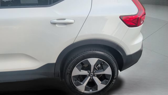 Certified 2024 Volvo XC40 B5 Plus w/ Protection Package Premier AWD/4WD image 23