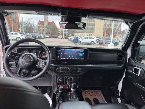 Used 2024 Jeep Wrangler Unlimited Rubicon image 15