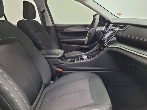 Used 2023 Jeep Grand Cherokee Laredo image 21