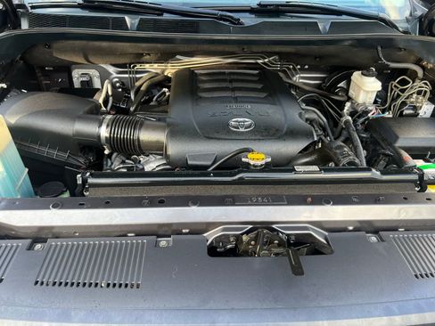 Used 2014 Toyota Tundra SR5 w/ SR5 Upgrade Package image 38