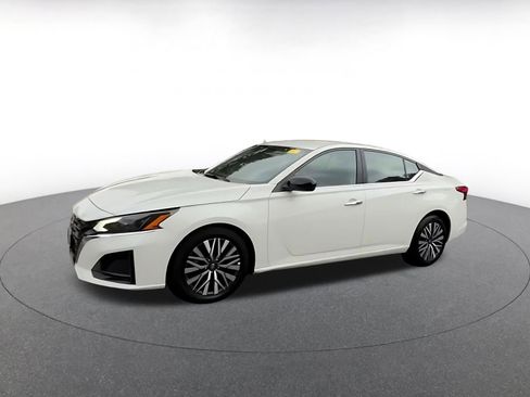 Used 2025 Nissan Altima 2.5 SV image 7