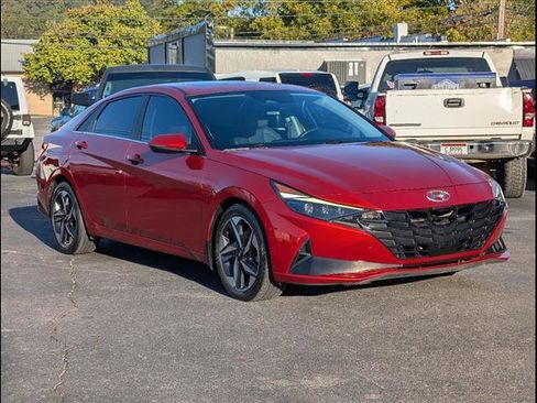 Used 2021 Hyundai Elantra Limited image 2