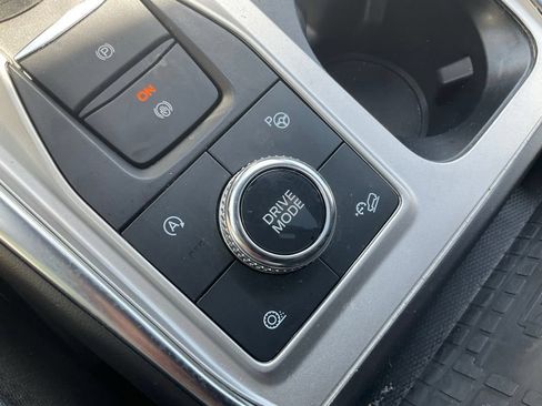 Used 2024 Ford Explorer Platinum w/ Technology Package AWD/4WD image 29