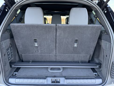 New 2026 Land Rover Discovery Limited Edition AWD/4WD image 32