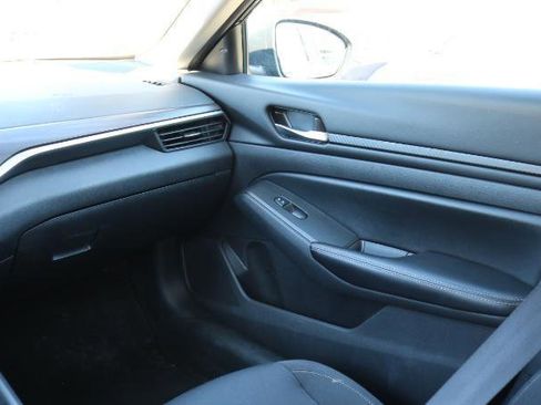 Used 2024 Nissan Altima 2.5 SV image 16