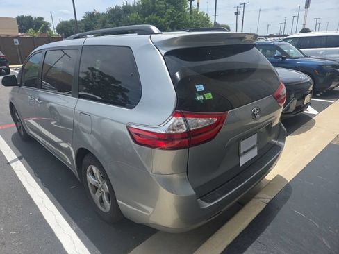 Used 2017 Toyota Sienna LE FWD image 4
