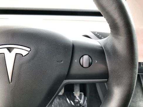 Used 2022 Tesla Model Y Long Range AWD/4WD image 23