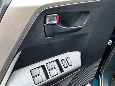 Used 2018 Toyota RAV4 LE image 31