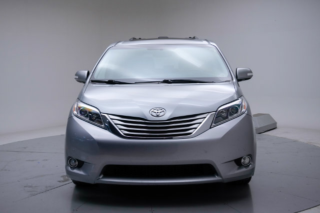 Used 2017 Toyota Sienna Limited w/ Outdoor Package AWD/4WD image 28