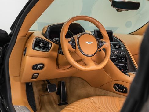 Used 2017 Aston Martin DB11 V12 RWD image 84