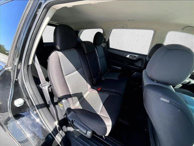 Used 2017 Nissan Pathfinder SV FWD image 29