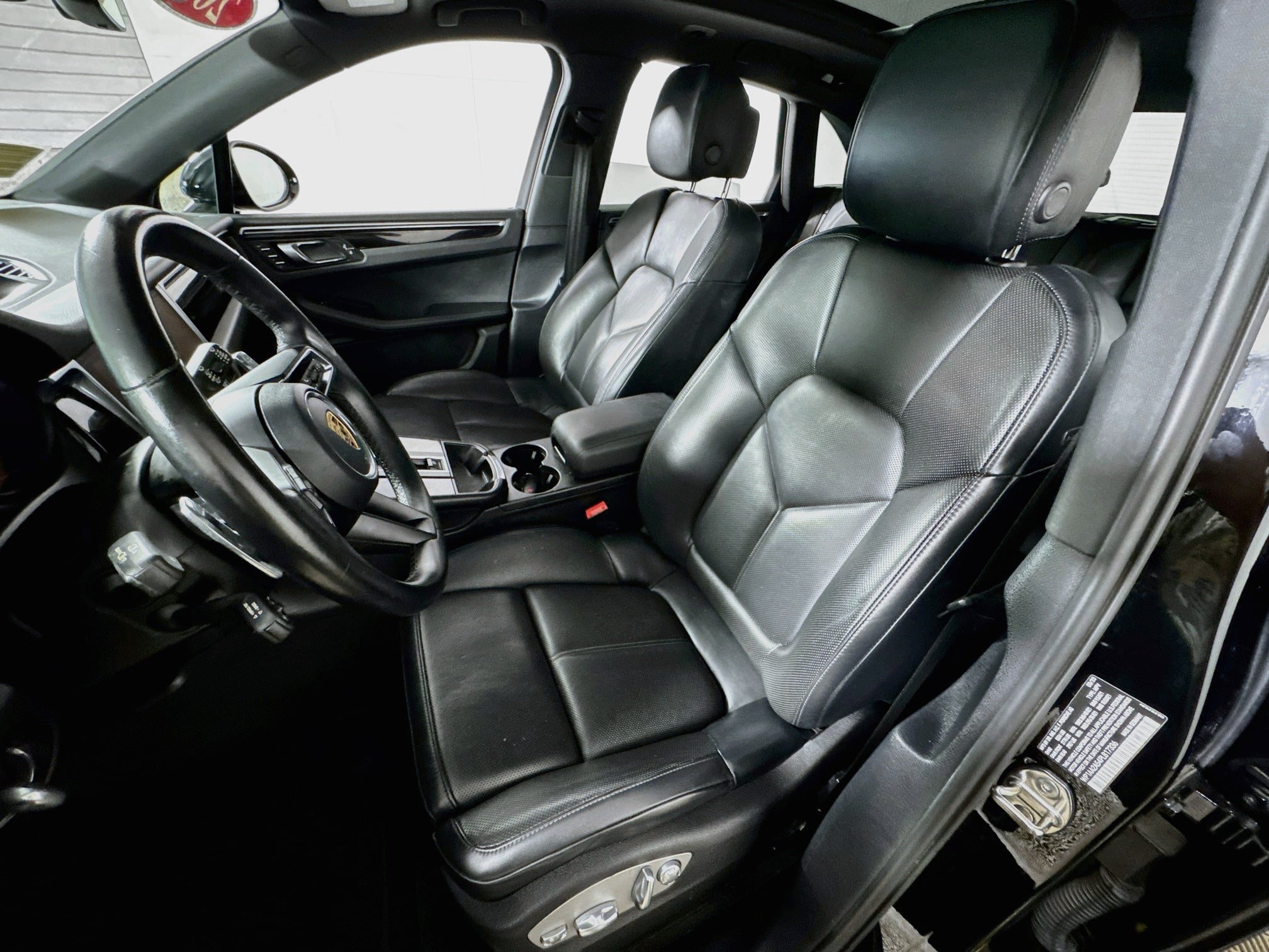 Used 2023 Porsche Macan AWD/4WD image 15