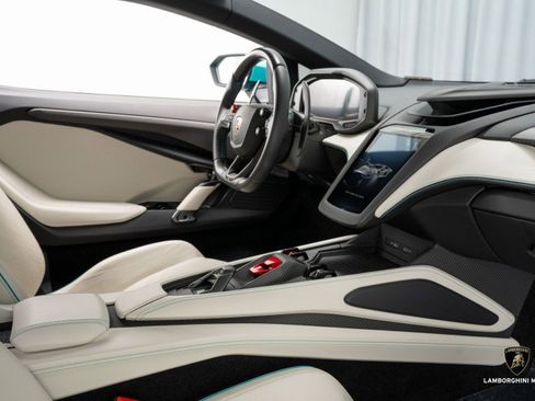 Used 2025 Lamborghini Revuelto image 54