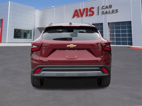 Used 2025 Chevrolet Trax LT w/ LT Convenience Package image 7