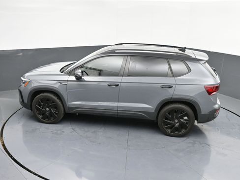 Used 2024 Volkswagen Taos SE image 39