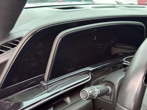 Used 2023 Cadillac Escalade ESV V AWD/4WD image 13