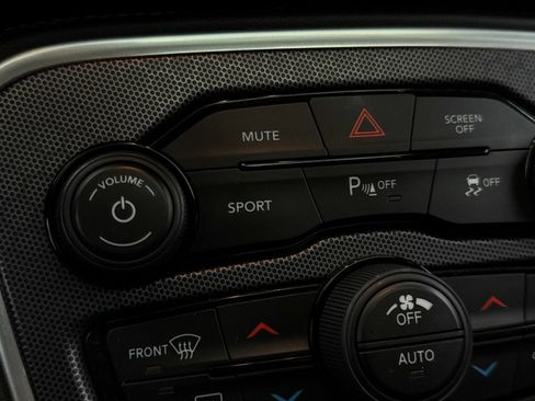 Used 2018 Dodge Challenger SXT Plus image 10