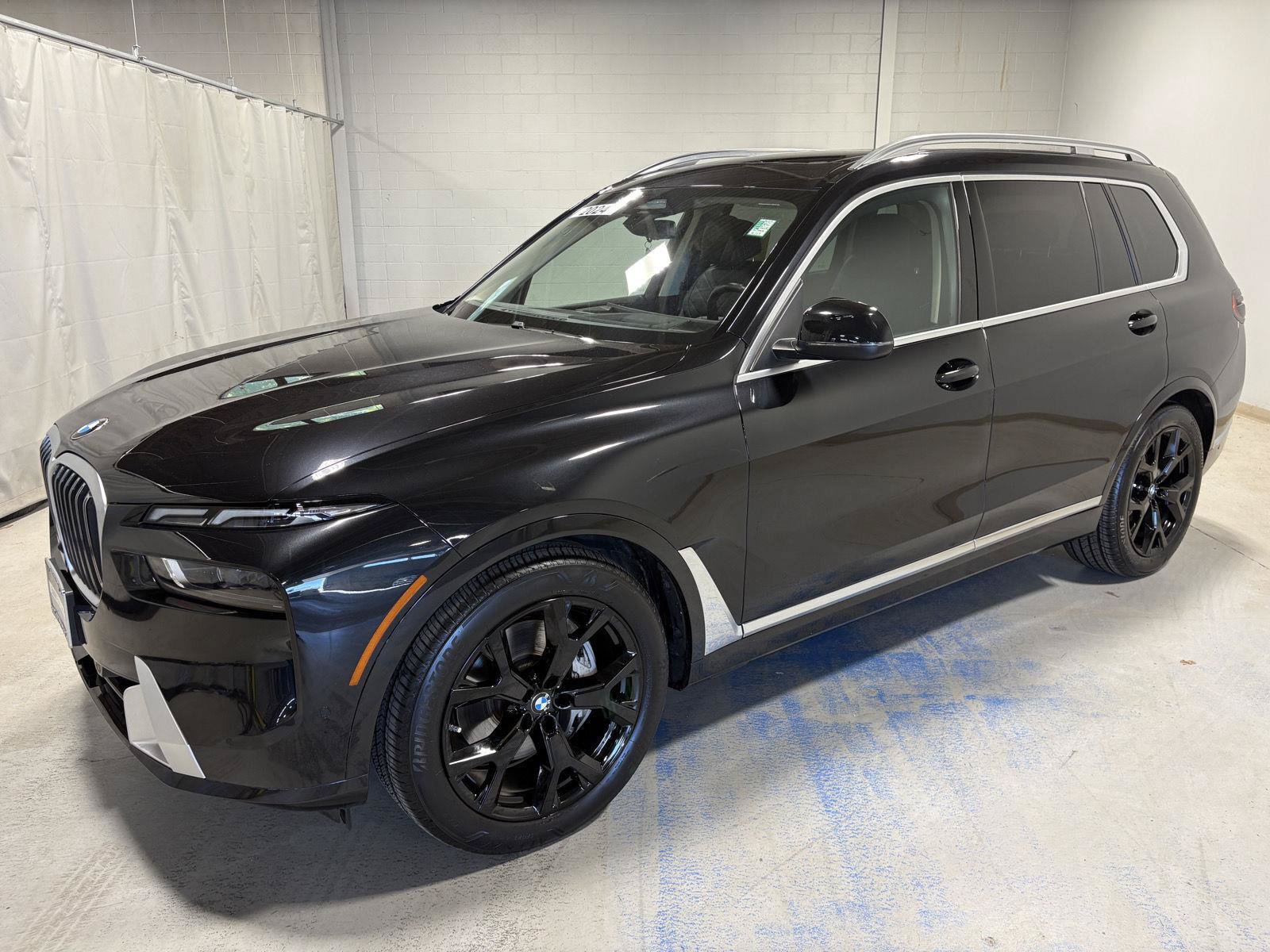 Used 2024 BMW X7 xDrive40i w/ Premium Package AWD/4WD image 1