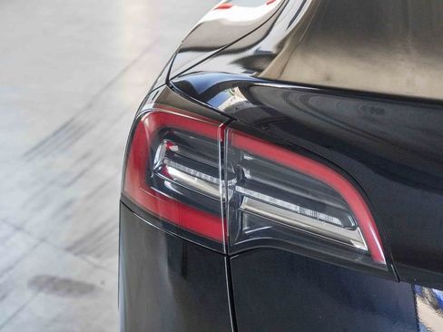 Used 2022 Tesla Model 3 Long Range AWD/4WD image 7