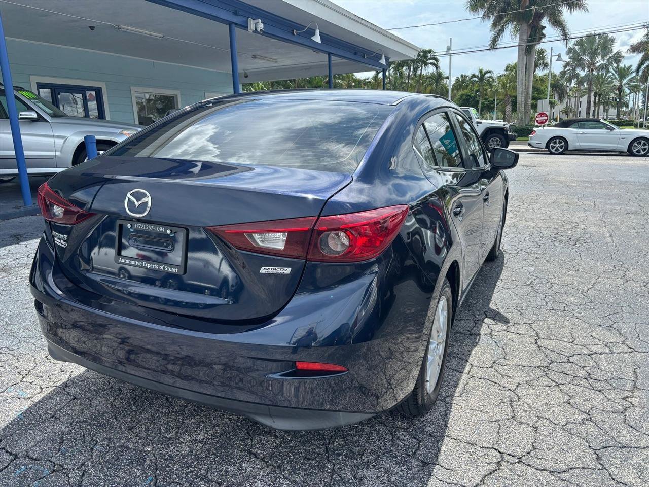 Used 2018 MAZDA MAZDA3 Sport w/ Preferred Equipment Package FWD image 5