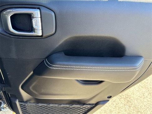 Used 2021 Jeep Gladiator Overland w/ Popular Equipment Package image 19