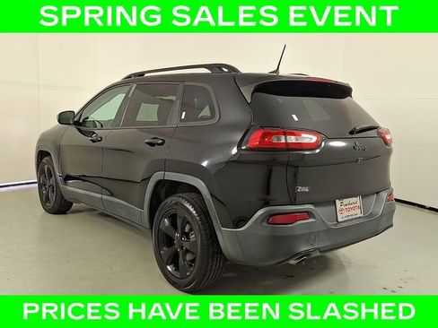 Used 2018 Jeep Cherokee Latitude w/ Altitude Package image 5