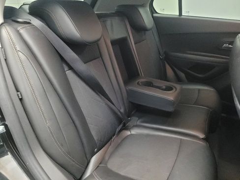 Used 2020 Chevrolet Trax LT w/ LT Convenience Package image 19