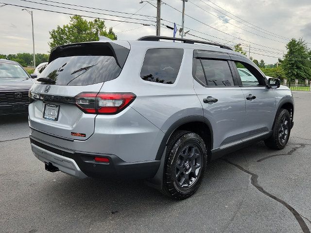 Used 2025 Honda Pilot TrailSport image 6