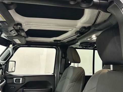 Used 2022 Jeep Gladiator Willys image 13