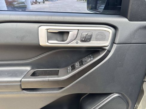 Used 2020 Ford Explorer Limited RWD image 19