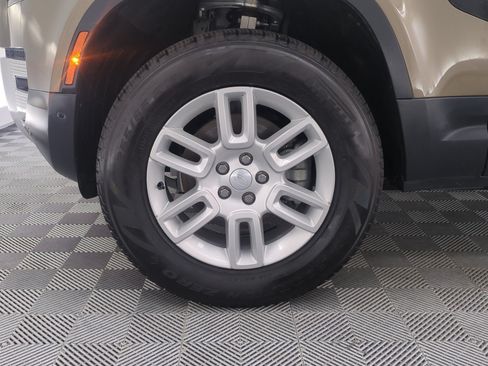 Used 2023 Land Rover Defender 90 S AWD/4WD image 28