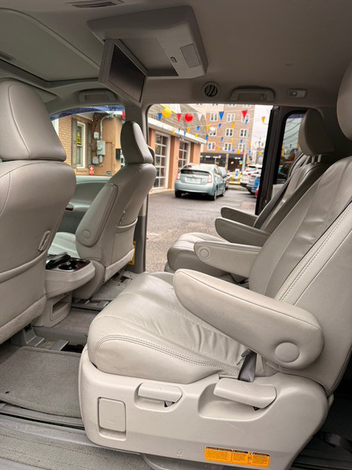 Used 2013 Toyota Sienna XLE w/ Premium Pkg AWD/4WD image 8