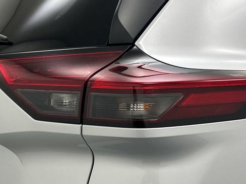 Certified 2025 Nissan Rogue SV AWD/4WD image 22