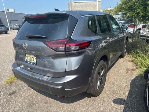 Certified 2026 Nissan Rogue SV FWD image 3