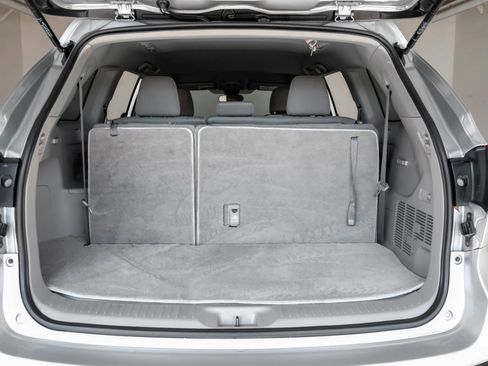 Used 2019 Toyota Highlander LE image 50