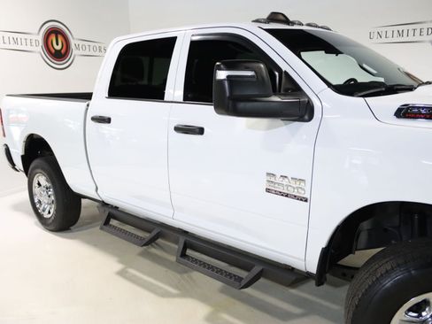 Used 2024 RAM 2500 Tradesman w/ Chrome Appearance Group AWD/4WD image 8